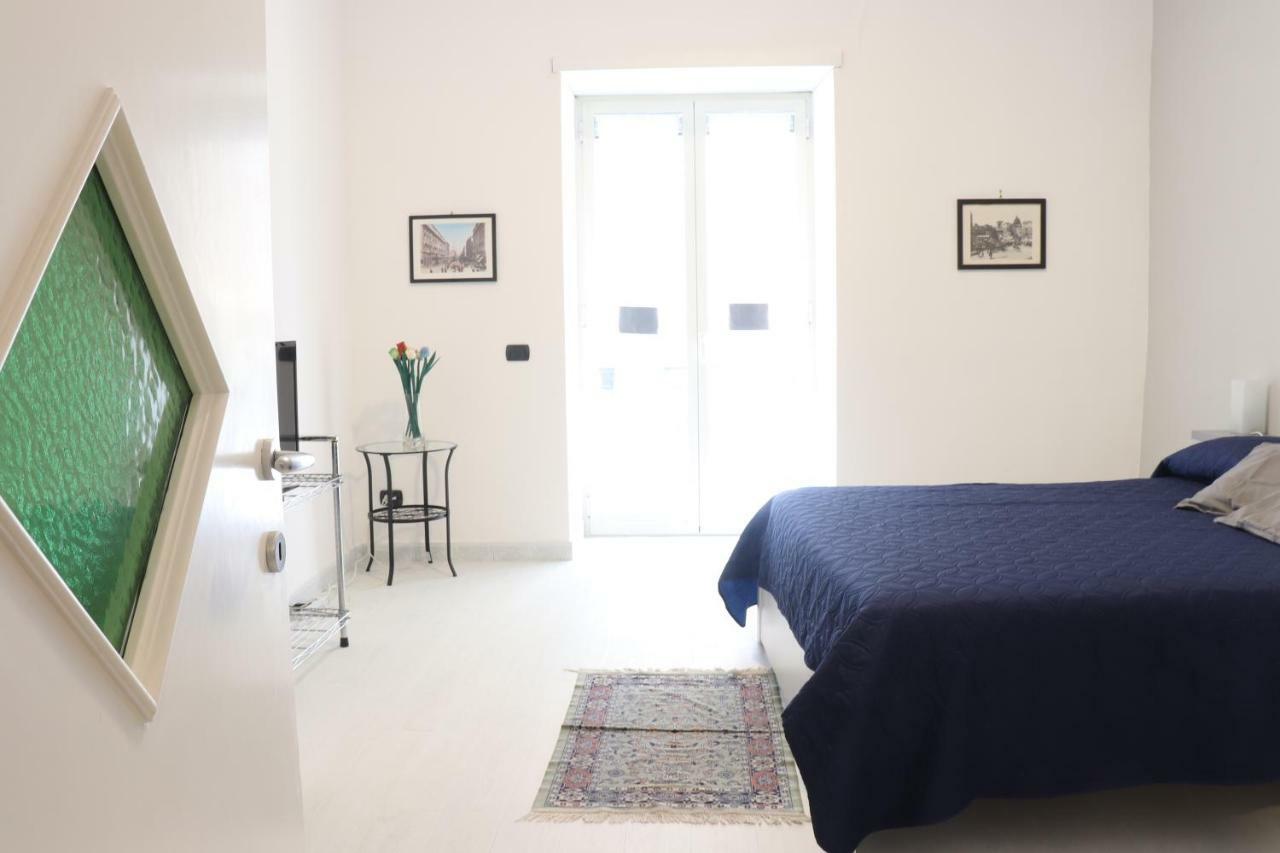 A Tre Passi Dal Duomo Apartman Nápoly Kültér fotó