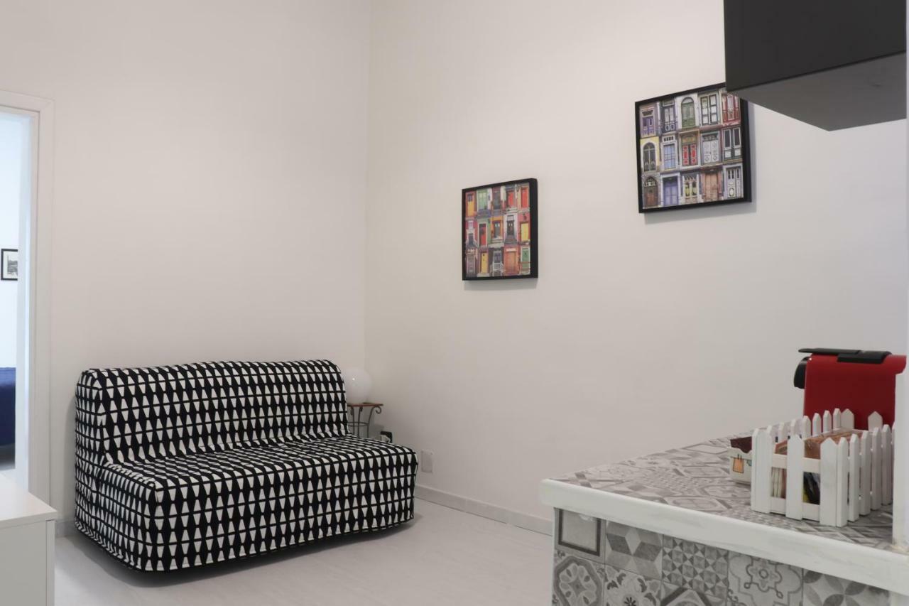 A Tre Passi Dal Duomo Apartman Nápoly Kültér fotó
