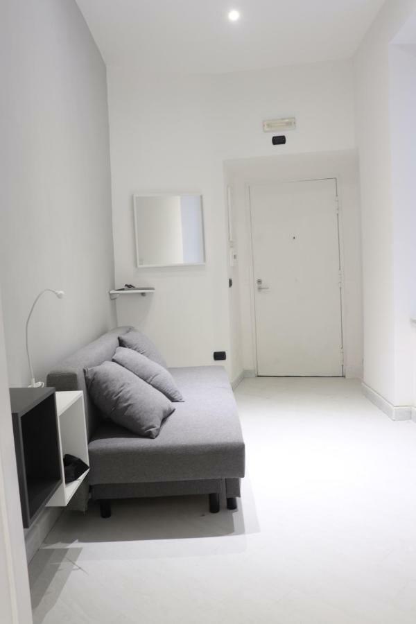 A Tre Passi Dal Duomo Apartman Nápoly Kültér fotó